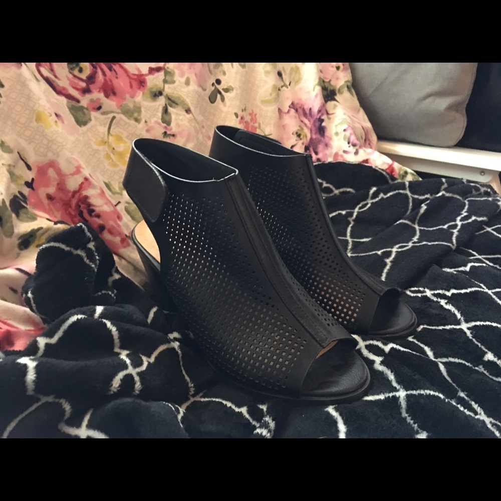 🖤SALE🖤 Open toe black heels